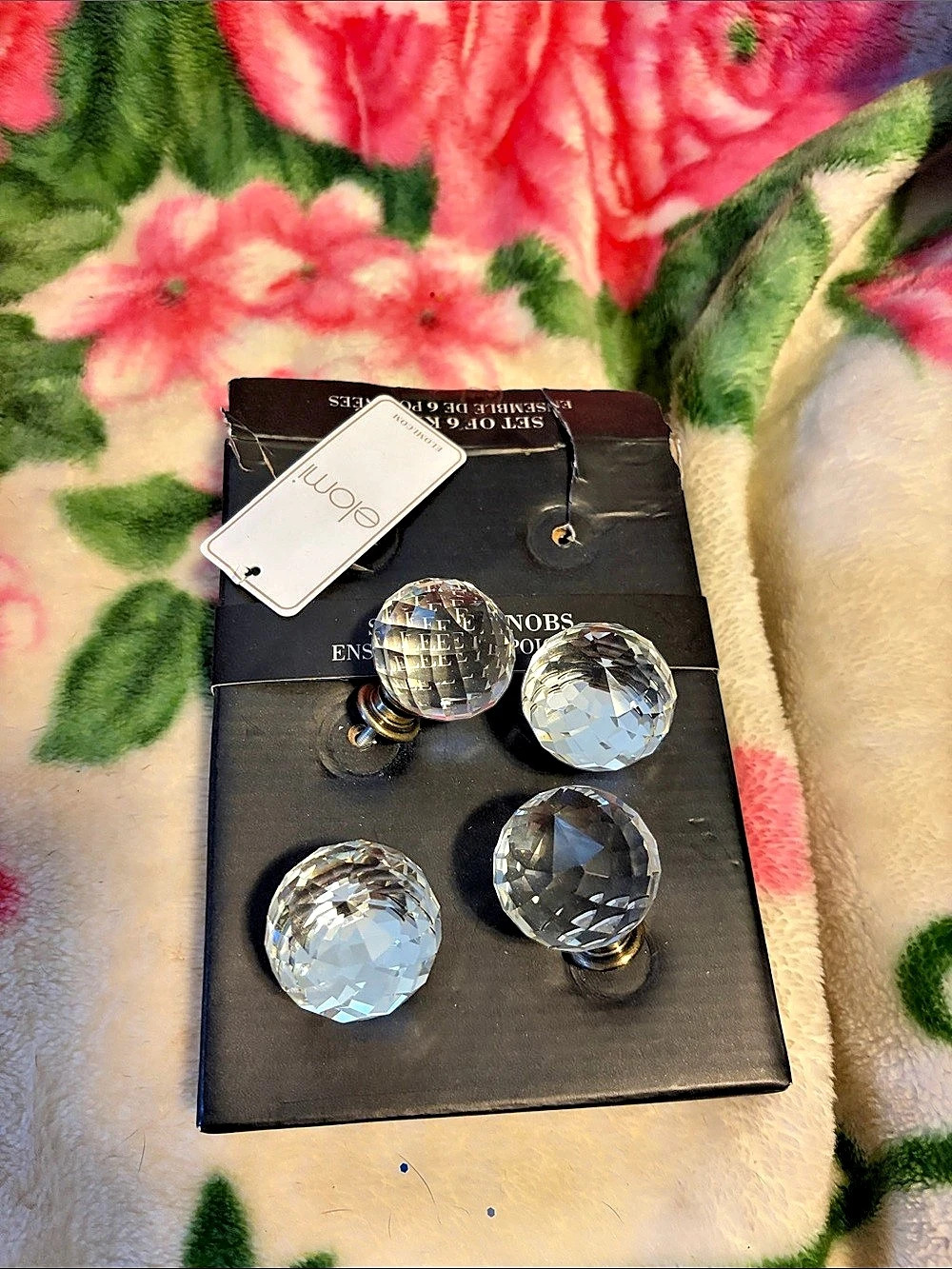 4 Crystal knobs